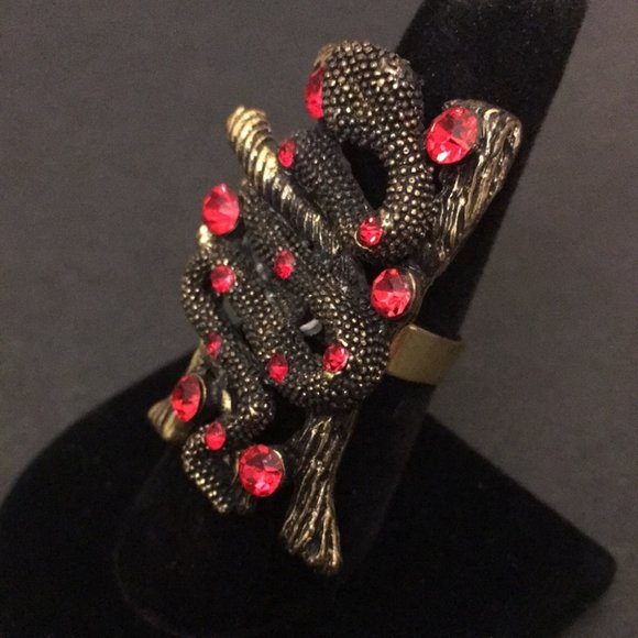 Unique Snake Ring - Picture 2 of 8